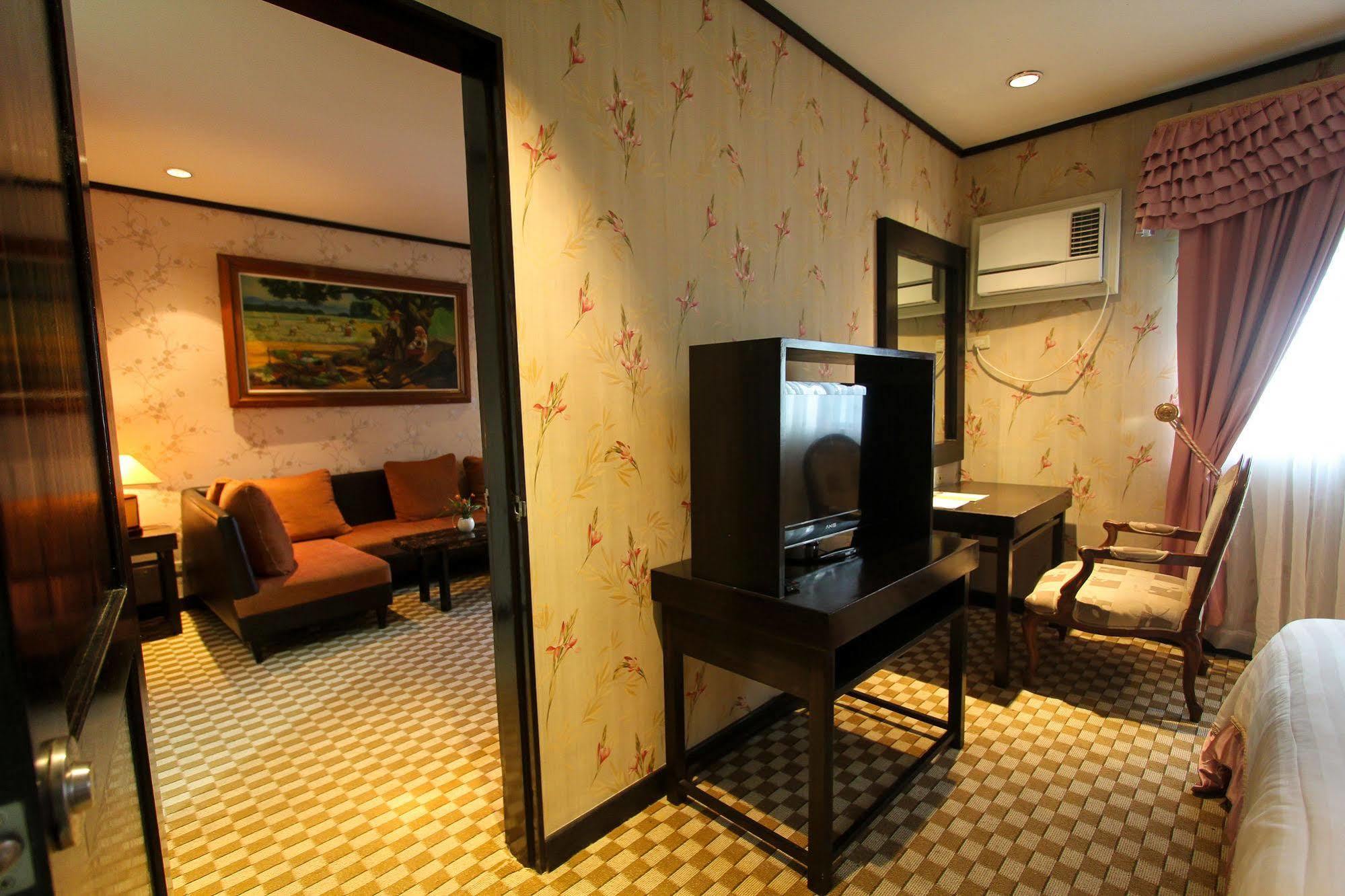 Luisita Central Park Hotel Tarlac City Exterior foto